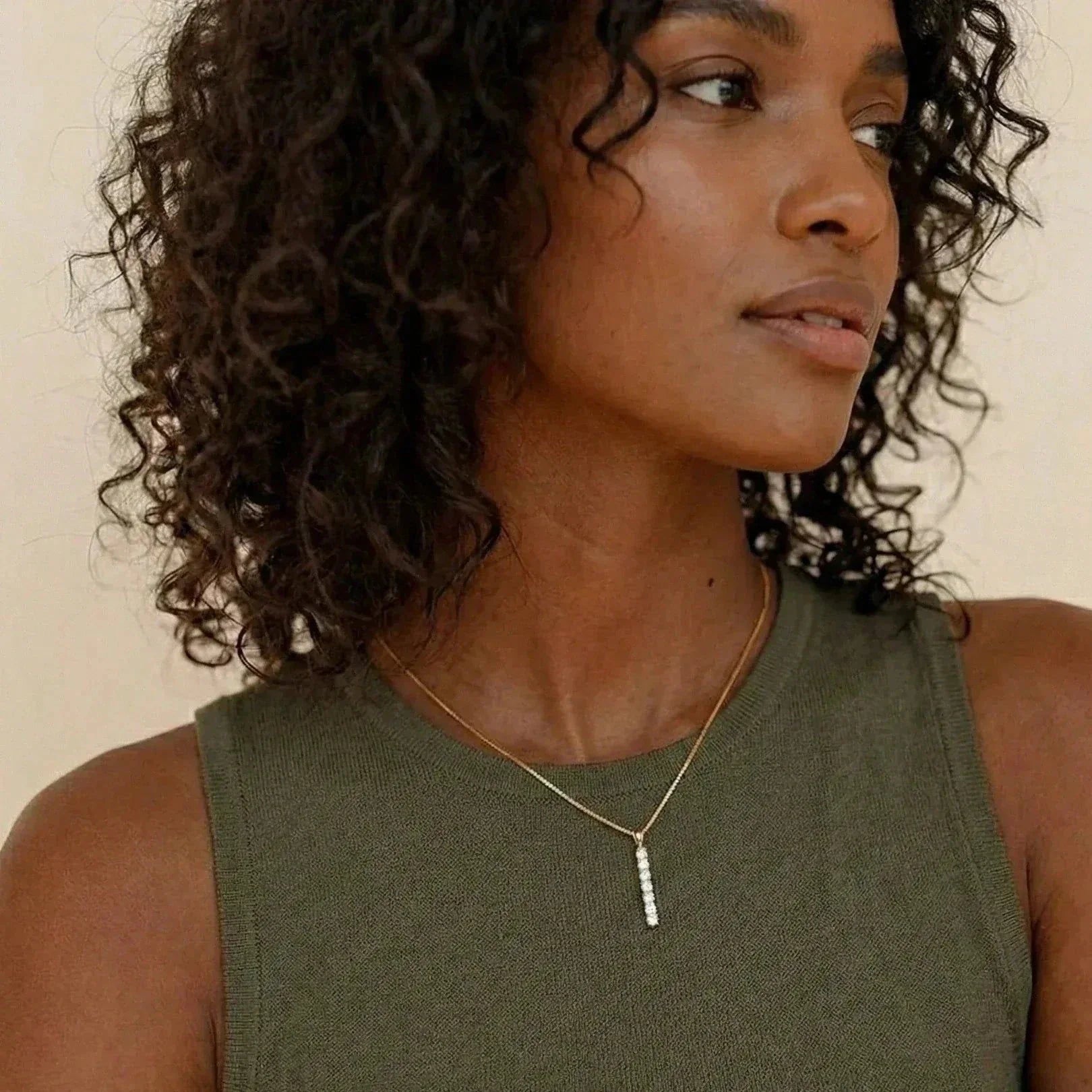 Collar Cascada de Sueños de plata 925 con moissanita puesto