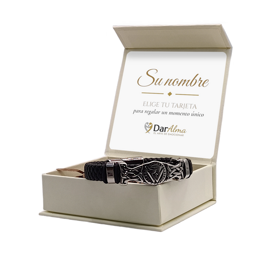 Pulsera de cuero y acero Fuerza y Honor en su estuche DarAlma con tarjeta personalizada