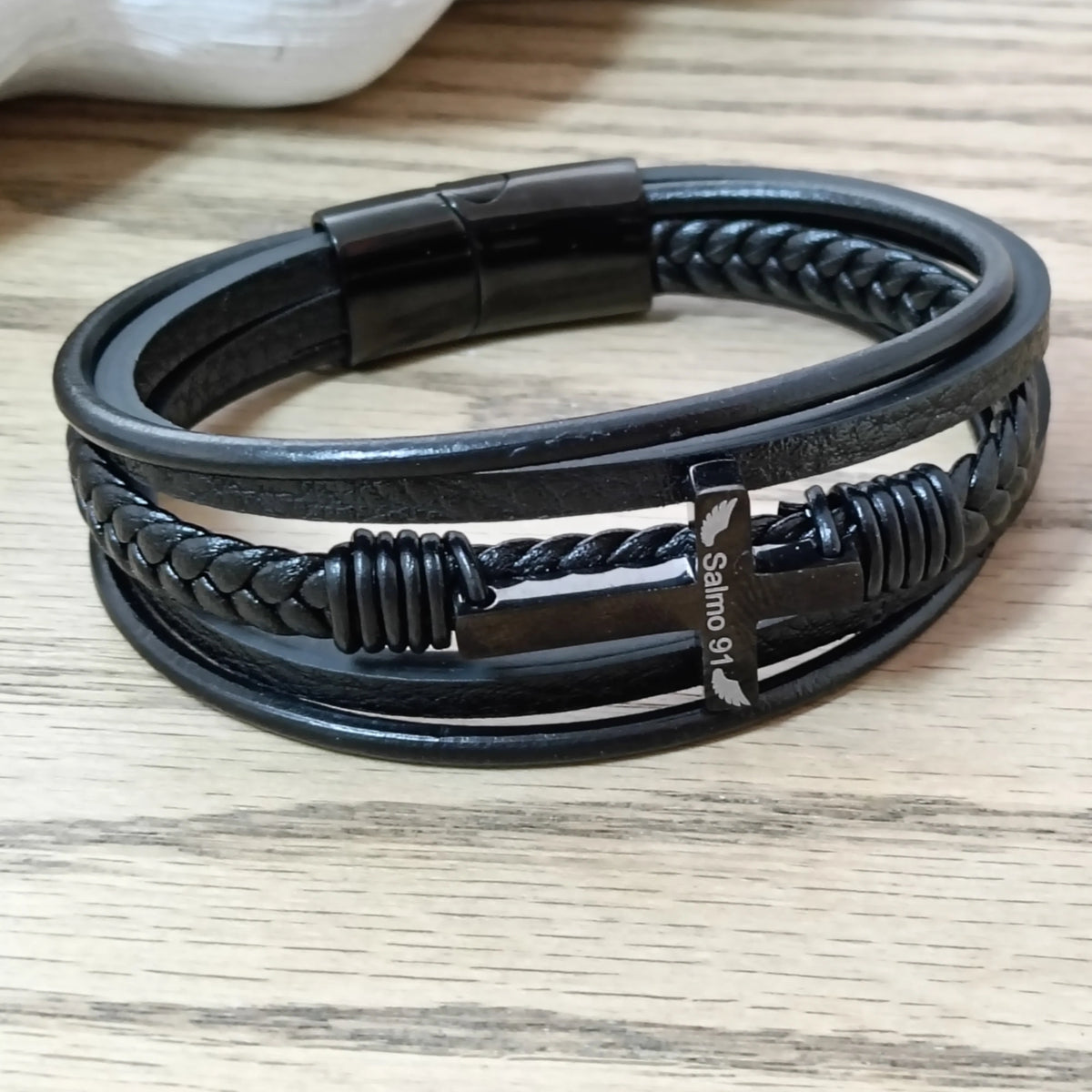 Pulsera Cuero y Acero · Protección Divina