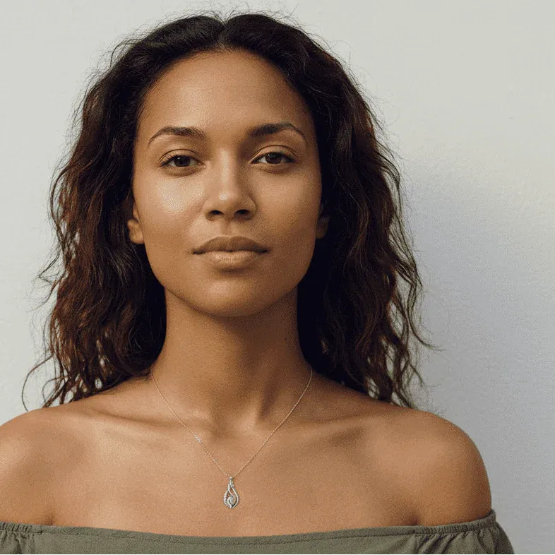 Collar Danza del Destino en Plata con Moissanita. Ed. "Gesto Sincero"